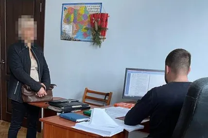 Фото поліції із підозрюваною лікаркою