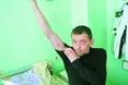 На очах чотирирічного сина на шахтаря одягнули кайданки