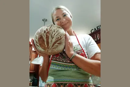 Пані Наталія випікає свої хлібини за давніми рецептами. Фото з домашнього архіву Наталії Слободян (Байдюк)