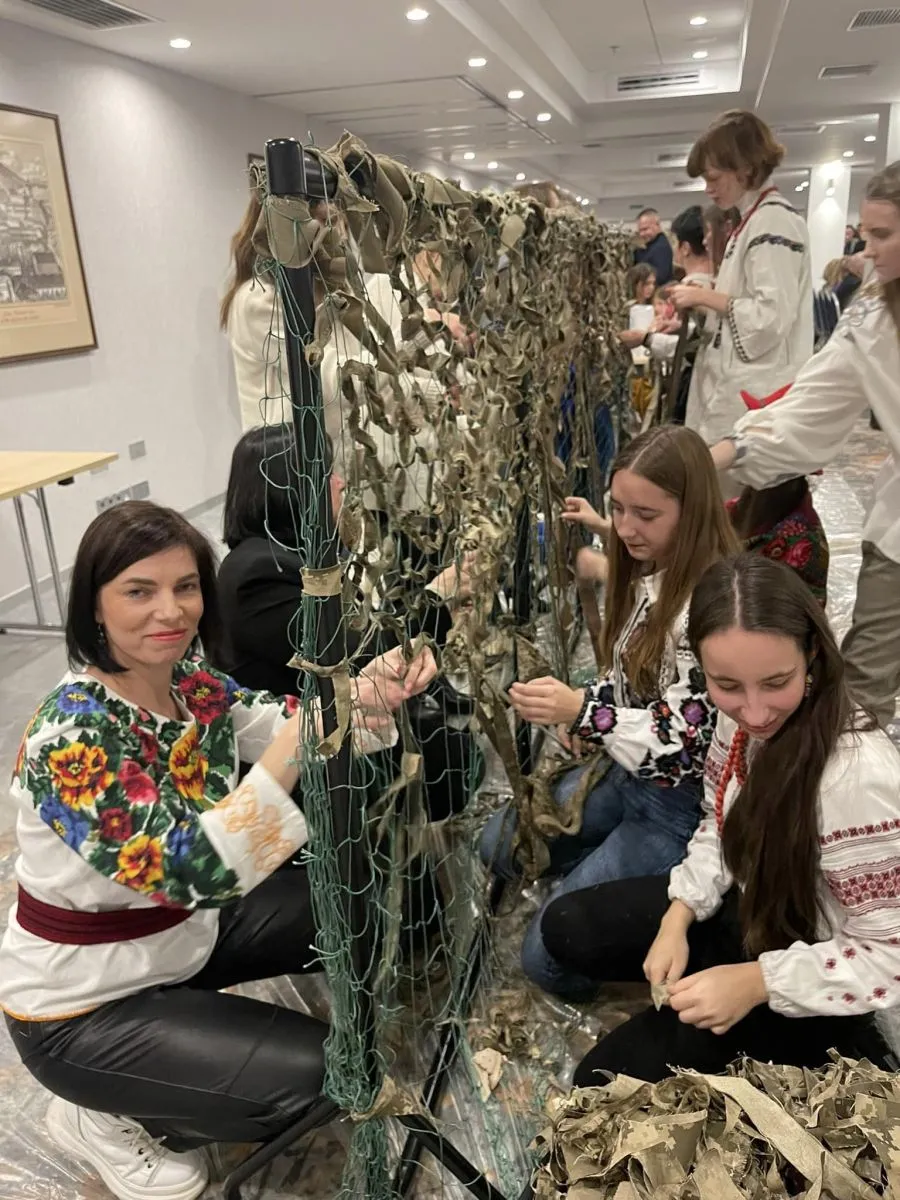 Плетення маскувальної сітки на передову
