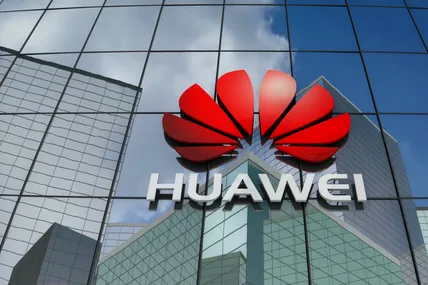 Компанія Huawei закрила вже 4 офіційні торгові точки в росії
