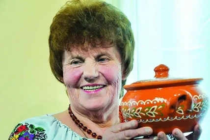 З глиною працювала, як із тістом…