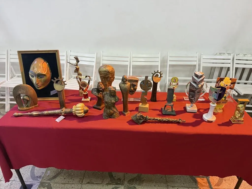Нагороди, привезені з-за кордону.