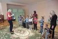 Її баян веде до танцю особливих діток