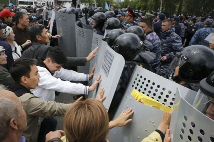 Протести в Казахстані: у містах тривають незначні акції, в Алмати продовжується «зачистка», а уряд заморозив ціни на паливо і комуналку
