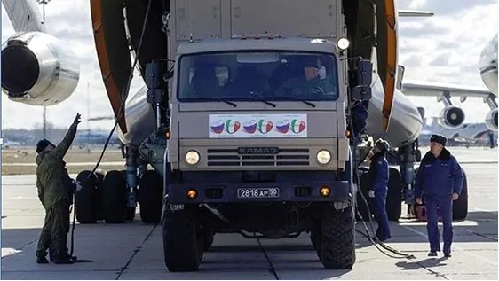 Російський "гумконвой" на італійській авіабазі "Практика-лі-Маре".