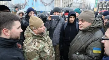 У центрі Києва сталась сутичка між "Азовом" та учасниками акції "Кава на Хрещатику"