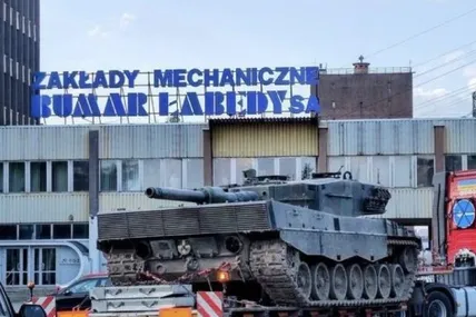 Центр ремонту танків. Фото: Міністр оборони Польщі Маріуш Блащак