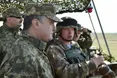 Петро Порошенко У Миколаєві випробував бронеавтомобіль десантників