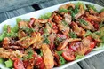 Теплий салат з куркою, перцем і помідорами