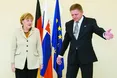 Ангела Меркель: "Зробіть свій внесок". А Фіцо каже: "Ми вже зробили"...