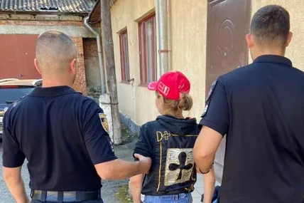 На Львівщині 35-річна жінка вдарила ножем свою маму: поліція затримала нападницю