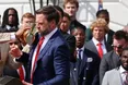 Віцепрезидент США зламав чемпіонський кубок футбольної команди Buckeyes