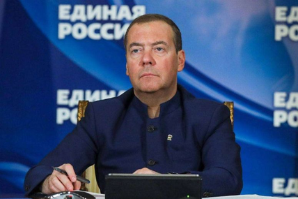 Нічого дивного: сталініст Медвєдєв і … сталінський френч