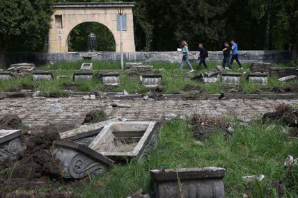 Могили Пагорбу слави розташовані не в тому порядку, де є надгробні плити