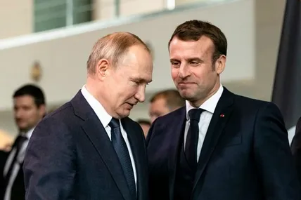 Макрон просить не принижувати росію