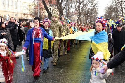 «Наш героїчний прапор „збирав“ підписи по всій лінії фронту»