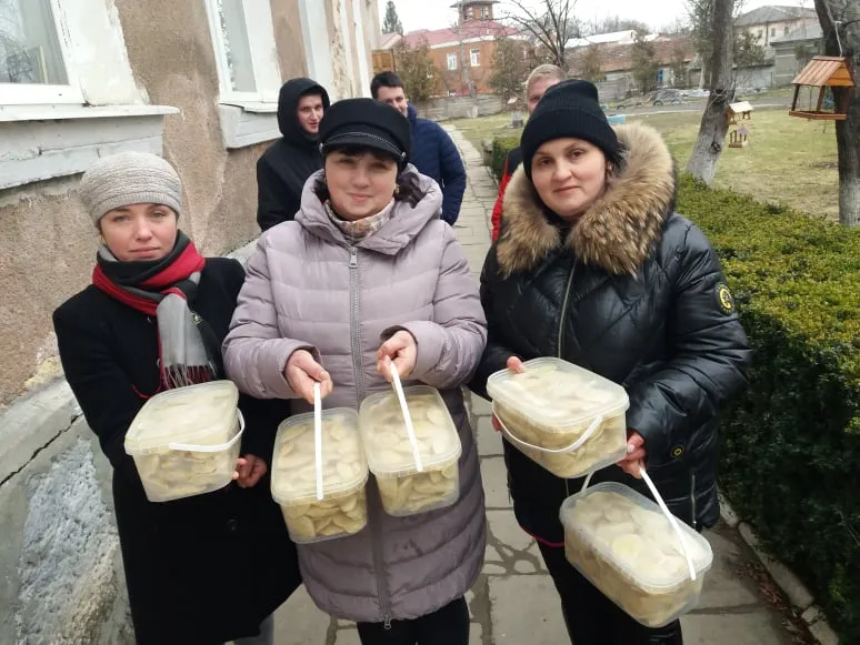 Нашим захисникам засмакують вареники зі шкварками від земляків!