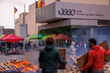Восени працівники заводу Audi в Брюсселі протестували проти скорочення штату. Не допомогло - завод невдовзі узагалі закриють... Фото nieuwsblad.be.