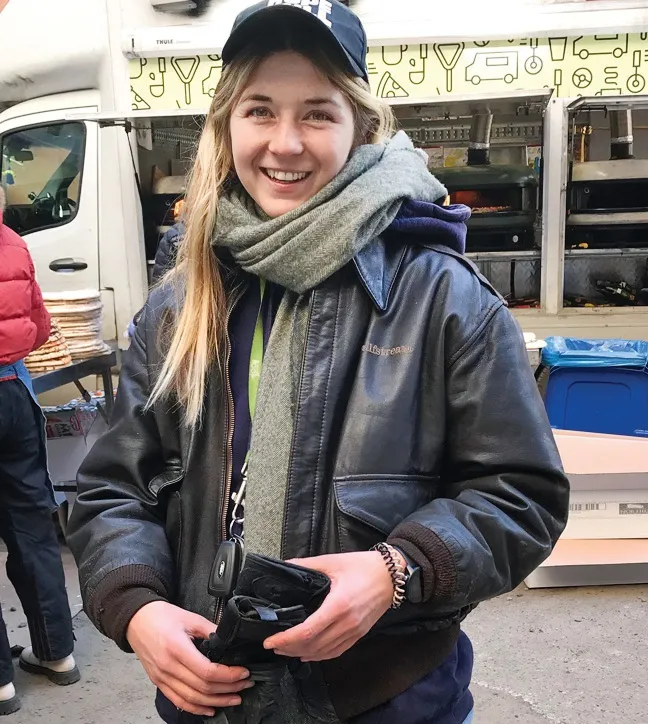 Волонтерка Кейсі.
