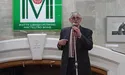 «Коли я надто завзято кошу траву у селі, сусідка гукає: «Михайле! Подивися в паспорт!»