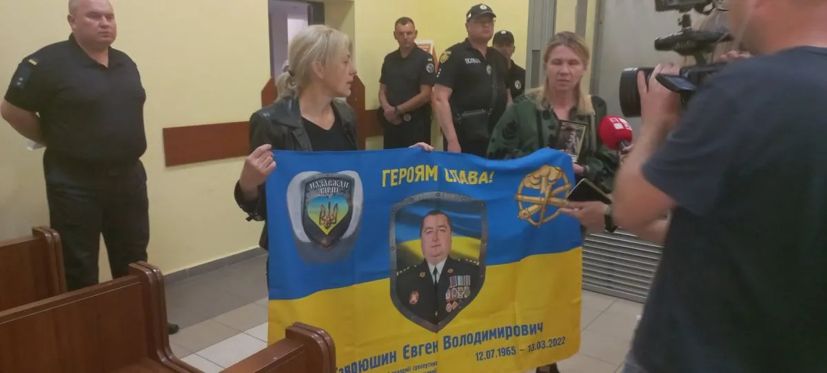 У залі були присутні дружини загиблих військових.
