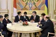Порошенко зустрівся з прем'єр-міністром Японії Сіндзо Абе