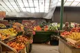 На продуктовому ринку — квітнева вітамінізація: полуниця — 200 гривень, Малинівка з Умані - 250