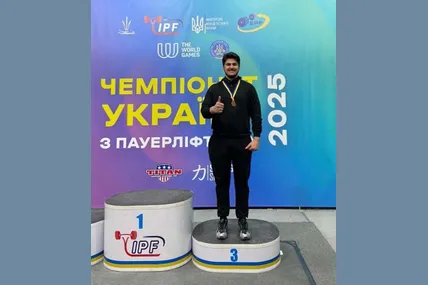 Віталій Кравецький на чемпіонаті України з класичного паверлівтингу в Коломиї.