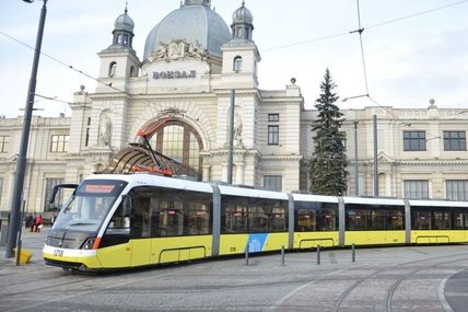 Ідеш з великою валізою на море — купи у комунальному транспорті квиток для багажу!