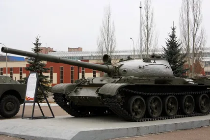 росія використовує на передовій радянські танки, - британська розвідка