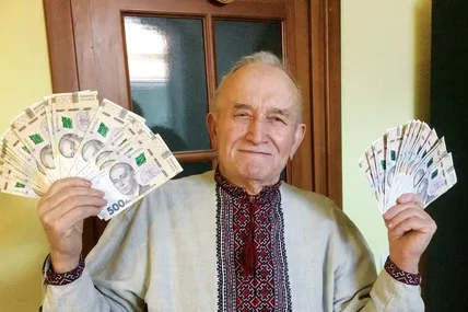 Роман Джала зі своїми новорічними донатами для українського війська. Фото автора
