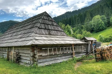 Колись ця хатина належала Парасці Харук, знайомій Івана Франка. Фото автора
