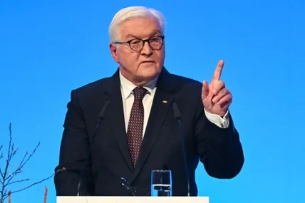 Штайнмаєр закликає скликати трибунал для розслідування воєнних злочинів путіна та лаврова