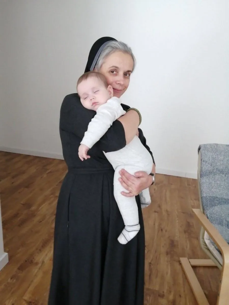 Яке це щастя, коли у гості приходять «випускниці» зі своїми дітками.
