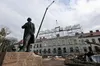 Над університетом у Дублянах встановлюють тимчасовий купол (ФОТО)