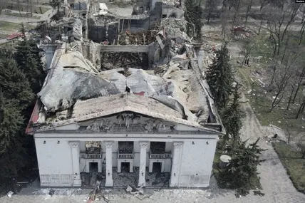 Донецький академічний обласний драматичний театр у Маріуполі. Фото з відкритих джерел