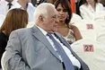 Найстарший наймолодшому у прапрадіди годиться...