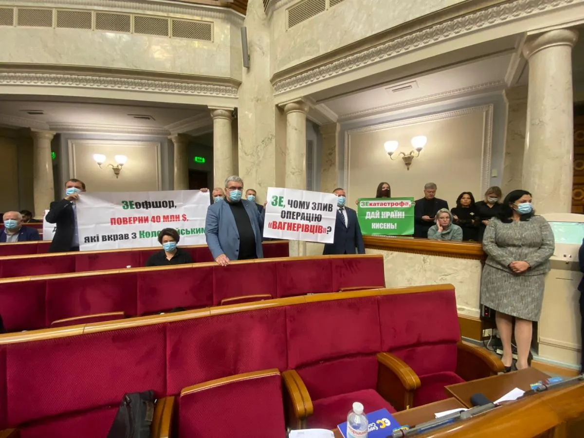 Опозиція з запитаннями до президента