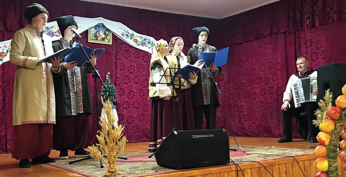 Зразковий ансамбль пісні і музики «Соловейки» – гордість Гусакова.