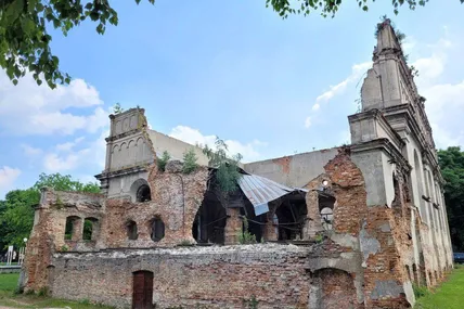 В такому занедбаному стані зараз перебуває пам’ятка зведена у XVIII столітті. Фото з відкритих джерел