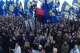 Ситуація під Радою напружена, чутно вибухи