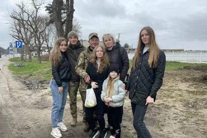 Останнє спільне фото Андрія Цекляра зі своєю сім’єю було зроблено перед Великоднем, у Чистий четвер... Фото з домашнього альбому сім'ї Цеклярів.