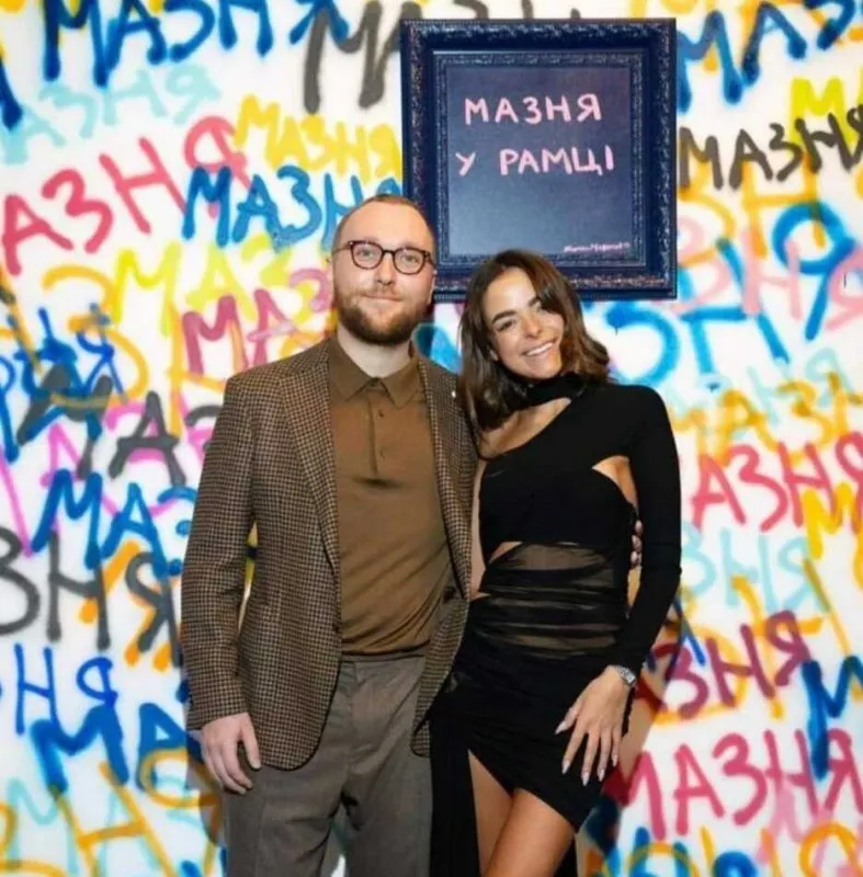 Нинішня кохана Романа Гринкевича – київська художниця Соня Морозюк.