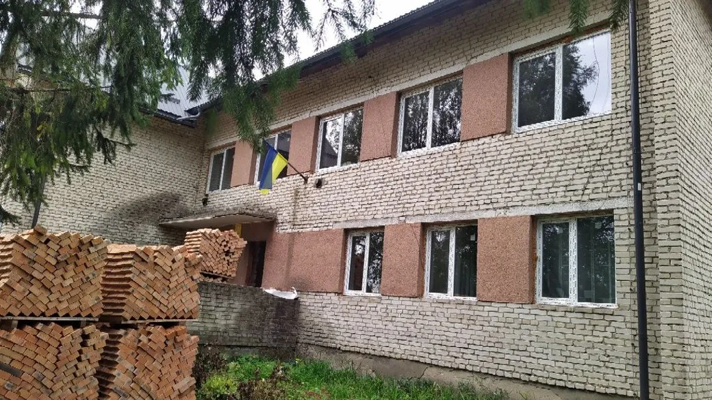Колишня сільська рада у селі Керниця Городоцької громади, де облаштовують житло для ВПО. Фото: Суспільне Львів