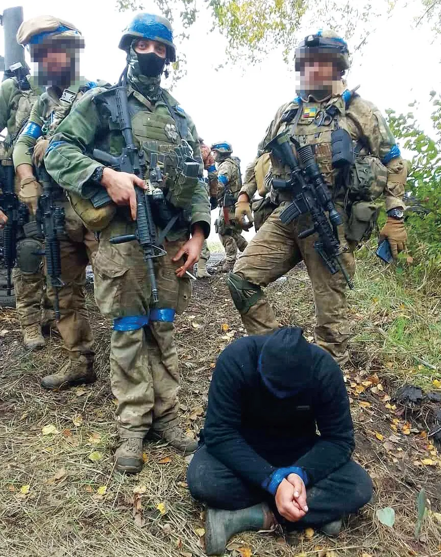 Воїни Інтернаціонального легіону впіймали російського диверсанта (Ніколя у центрі).