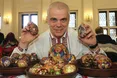 І на війні творить писанки