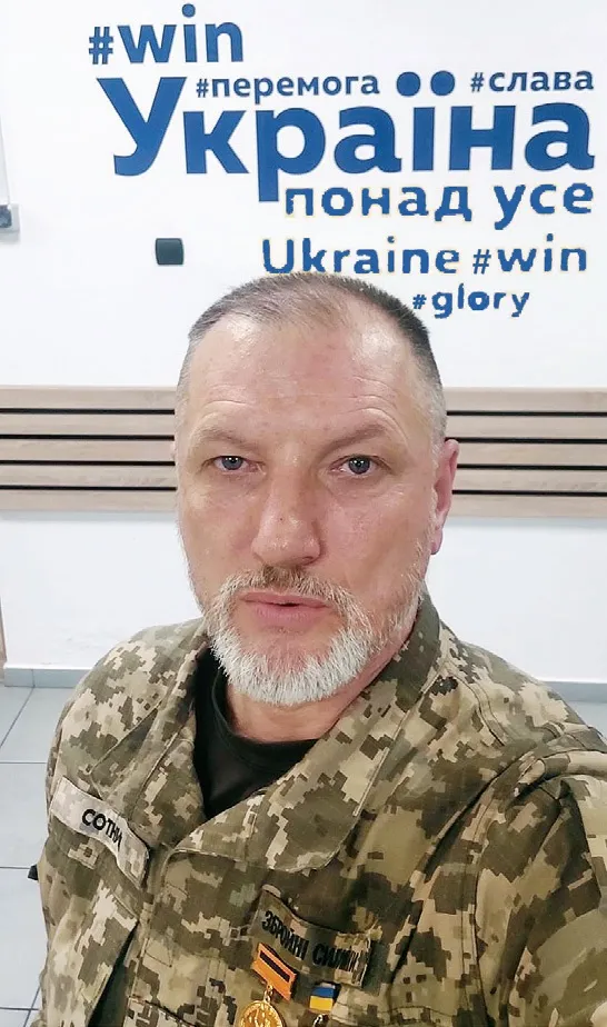 “Україна – понад усе! Коли у школах є такі надписи, то за майбутнє можемо не хвилюватись”, – написав на своїй сторінці у Фейсбуці Сергій Хараху. Побачити такий надпис можна у Львівській класичній гімназії.
