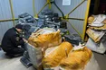 На кордоні митники затримали машину із незадекларованим одягом