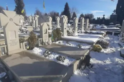 Алея Героїв на Микулинецькому цвинтарі, де замість спокою вирують емоції. Фото із соцмереж.